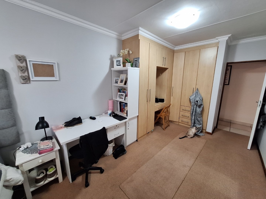 6 Bedroom Property for Sale in Bayview Western Cape
